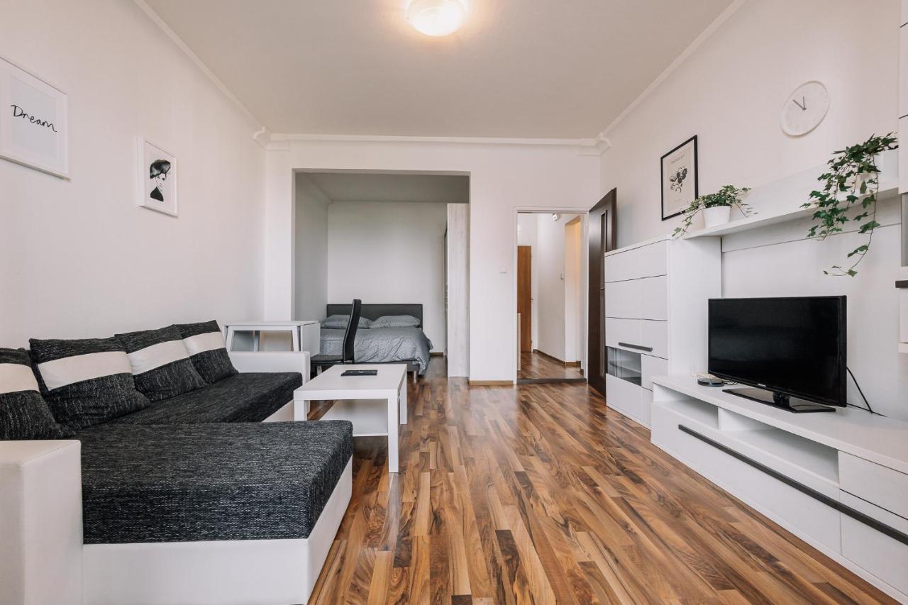 Cozy Apartment In Ruzinov Bratislava Exterior foto